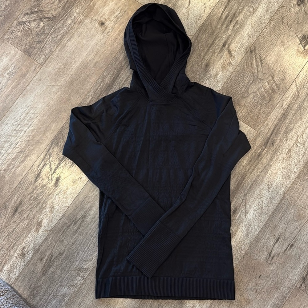Women’s black lululemon fitted hoodie